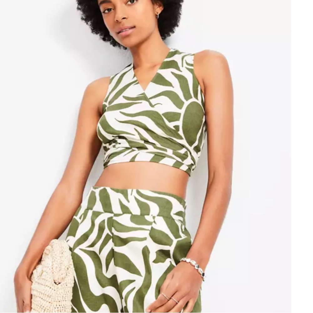LOFT - XS wrap top green and white print linen